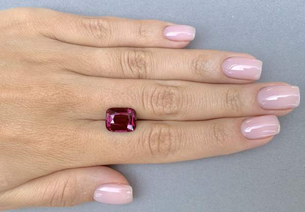 Rhodolite garnet from Tanzania 6.94 ct