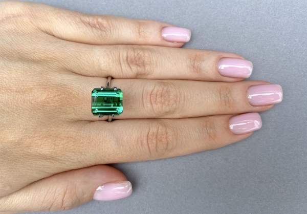 Natural octagon-shaped green tourmaline from Brazil 6.8 ct