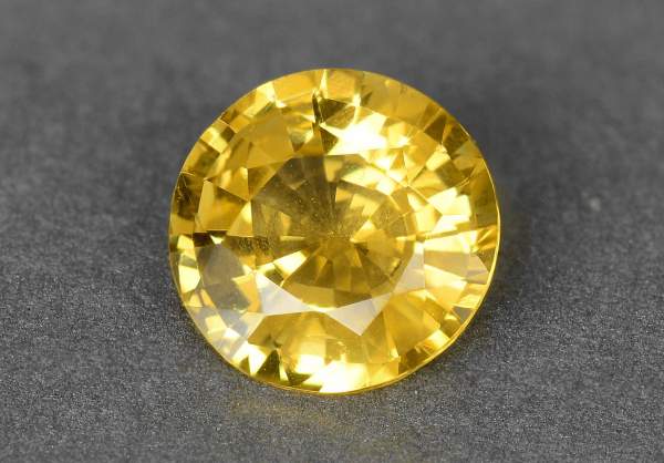 Yellow sapphire in round cut 1.49 ct