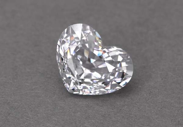 Colourless heart spinel 2.5 ct