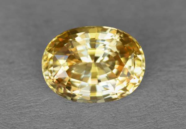 Yellow oval cut sapphire 2.34 ct