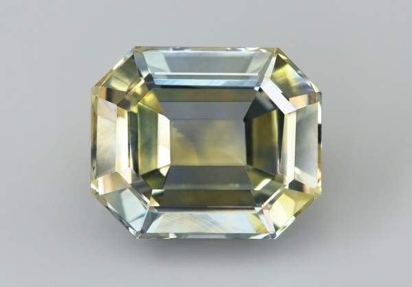 Fancy bi-color sapphire from Sri-Lanka 2.52 ct