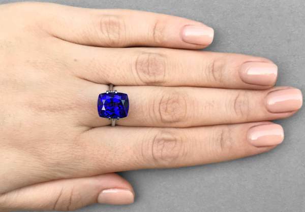 High clarity tanzanite 7.84 ct