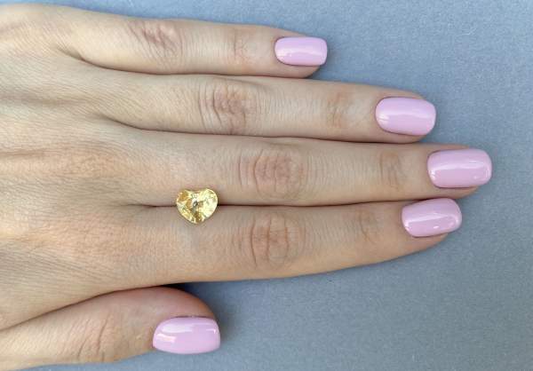 Heart cut sapphire from Sri Lanka 3.51 ct