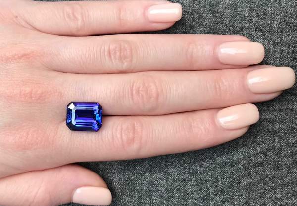 Emerald cut tanzanite 9.6 ct