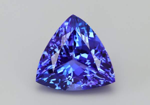 Violet-blue trillion-shaped tanzanite 4.2 ct