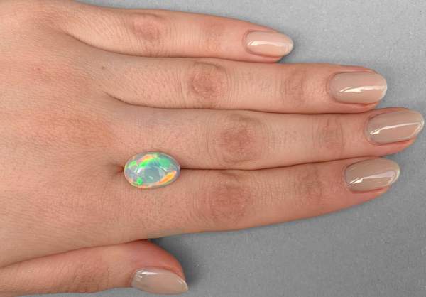 Rainbow Ethiopian opal 6.8 ct