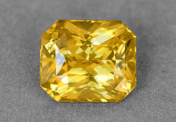 Golden yellow sapphire 4.02 ct