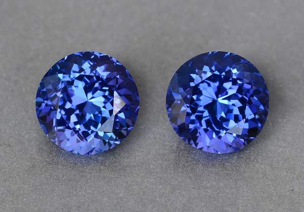 Pair of round blue tanzanites 4.6 ct