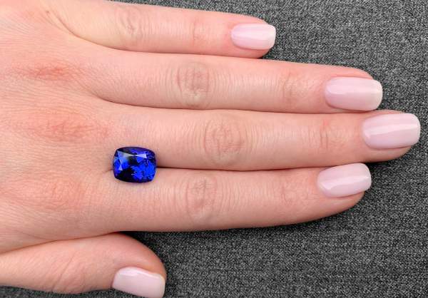 Rectangular cushion cut tanzanite 5.69 ct