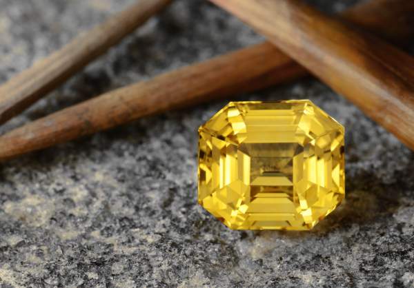 Emerald cut yellow sapphire 18.59 ct