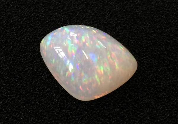 White opal from Ethiopia 8.56 ct