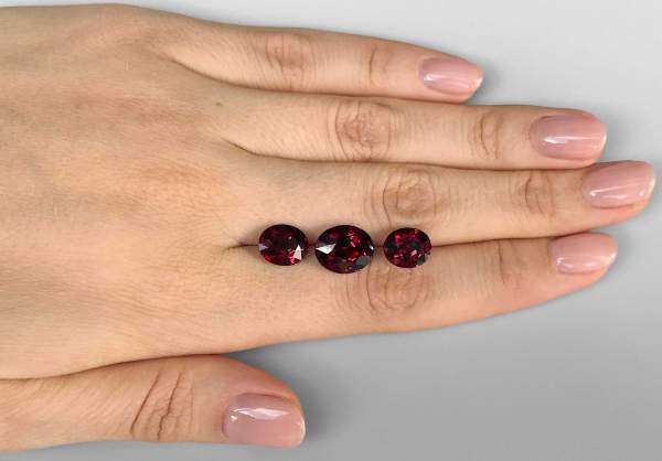 Set of oval cut red garnets 15.36 ct
