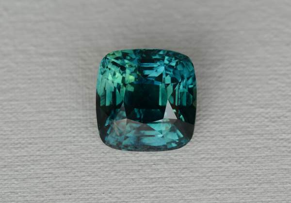 Unique green sapphire from Sri Lanka 30.61 ct