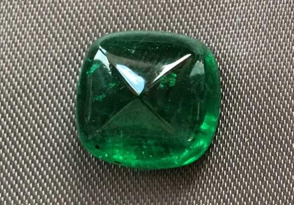 Emerald sugarloaf cabochon 8.51 ct