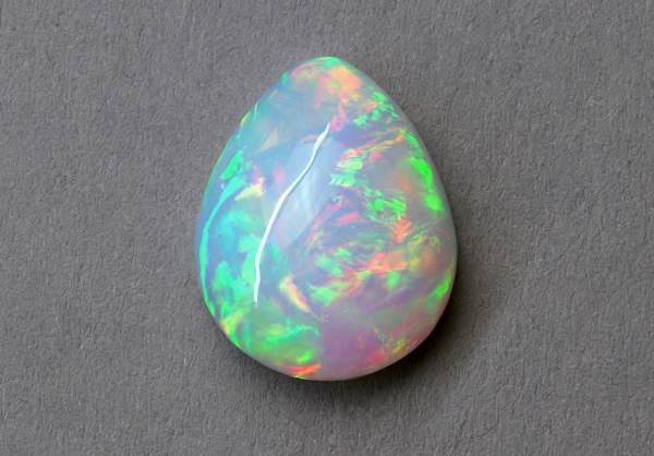 Natural rainbow opal 9.35 ct