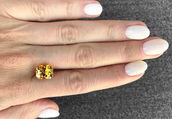 Golden yellow sapphire gemstone 6.56 ct