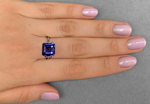 Emerald cut natural tanzanite 4.89 ct