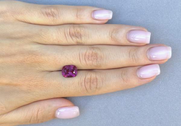 Purple almandine garnet 5.31 ct