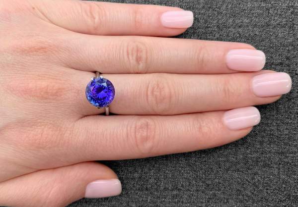 Round cut tanzanite gemstone 5.1 ct